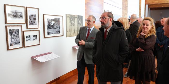 Javier Lambán en San Juan de la Peña, durante la inauguración de la exposición ‘Viajeros y fotógrafos en San Juan de la Peña 1840-1980’, en San Juan de la Peña. LUIS CORREAS Gobierno de Aragon